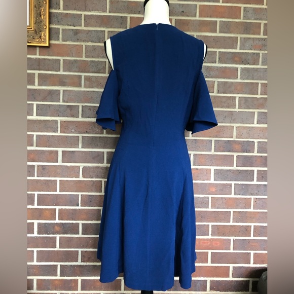 NEW Lark & Ro Cold Shoulder Ruffle Crepe Dress Navy Blue Size Medium - Picture 6 of 8